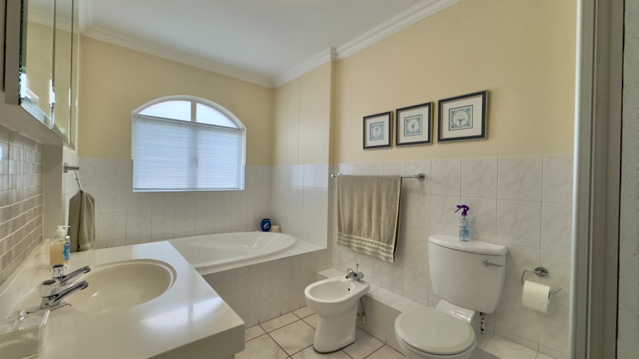 4 Bedroom Property for Sale in Greenways Golf Estate Western Cape